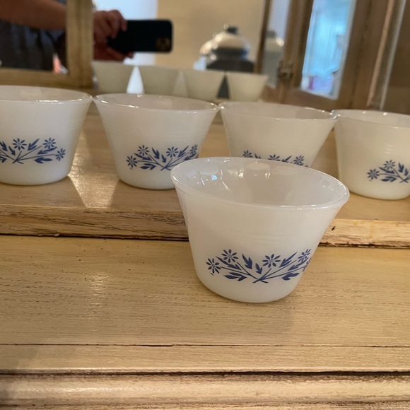 Dynaware Pyr-O-Rey Milk Glass Blue Daisy Pattern Set of 5 Custard Cups